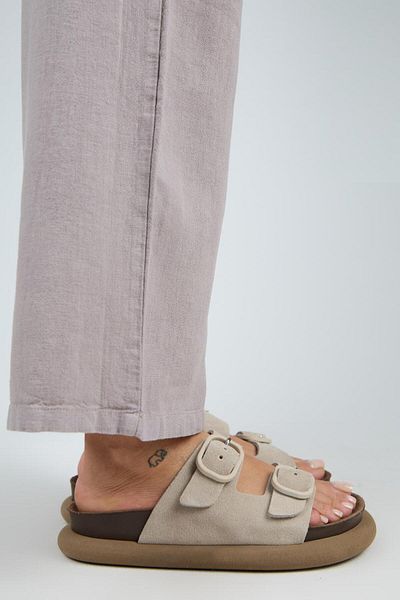 Manijero (Lavanda 2) Women's Genuine Leather Double Buckle Beige Slippers