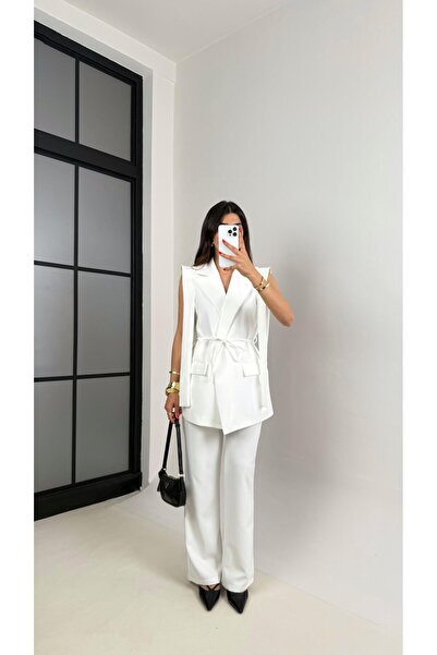 Gaus Λευκό υφασμάτινο κοστούμι με λεπτομέρεια στους ώμους, ζώνη, φοδραρισμένο...