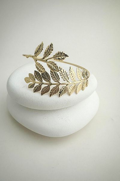 Modex Gold Color Row Leaf Detail Arm Accessory (Diameter: 9cm)