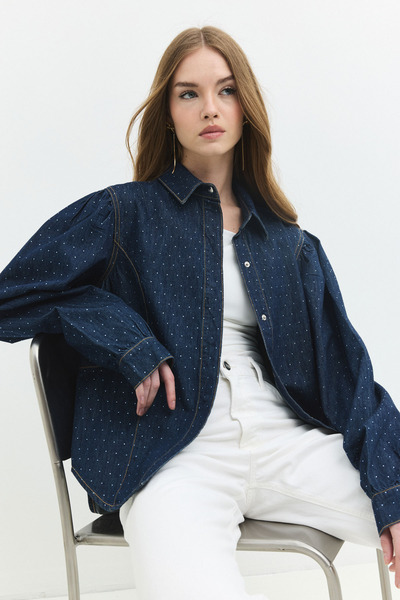 Denim Trip Rahat Fit Balon Kol Taşlı Rinse Koyu İndigo Kadın Jean Gömlek