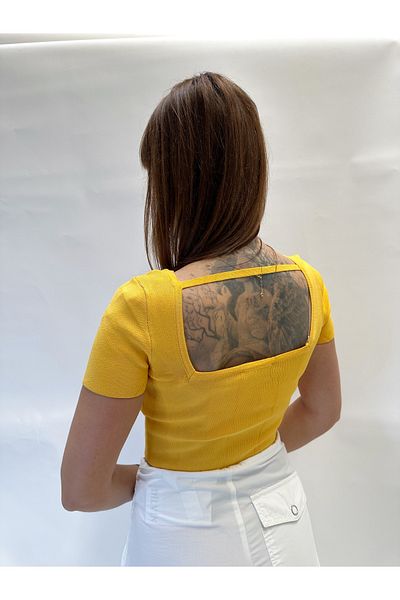 IFASTFASHION Crop top with front zipper – modern design and fitted cut