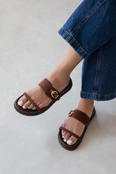 STRASWANS Zeus Women's Buckle Detail Daily Comfort Suede Slippers Brown