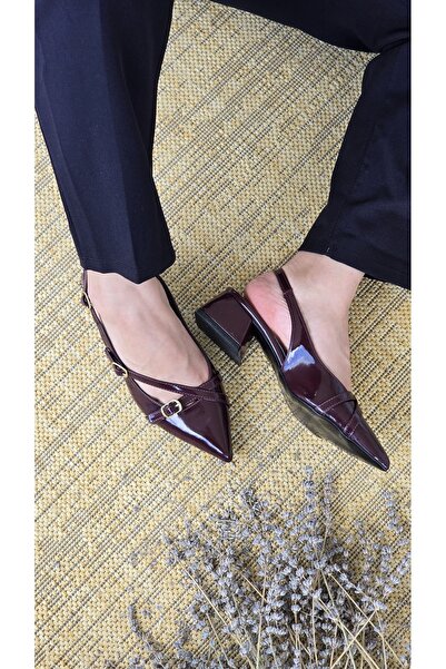 Melinta Shoes حذاء نسائي بكعب عريض من الجلد اللامع من Melinta بإبزيم متقاطع