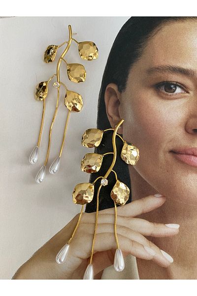 Pinery Jewels Single Stone Detailed Leaf Dangle Pearl Women's Earrings Pair