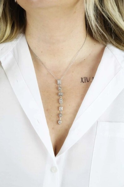 alyacs تصميم أنيق مكون من 7 عناصر من الأحجار الكريمة الملونة وقلادة فولاذية للسيدات بتصميم Y خاص