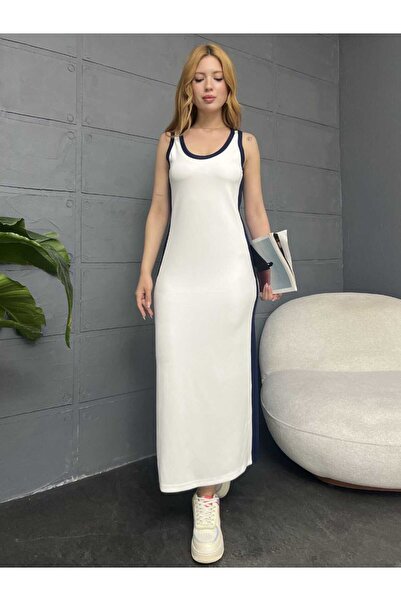 Butik Дамска спортна рокля Merrline с цепка от мека материя и странични райета