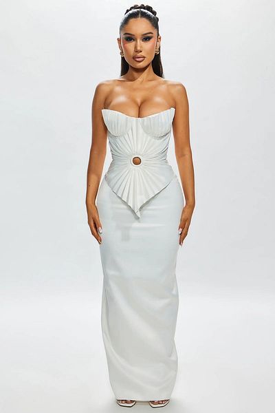 allura Two-piece satin set with an attractive back opening