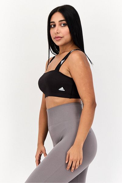 adidas حمالة صدر رياضية بشعار العلامة التجارية للنساء، باللون الأسود