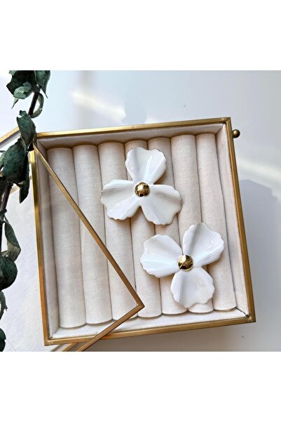 Alice İsstanbul Gold Detail White Flower Earrings