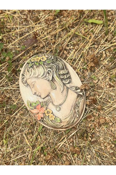 Handmadesign Handmade Brown Cream Cameo Pattern Women's Flower Polyester Wall Board Ornament