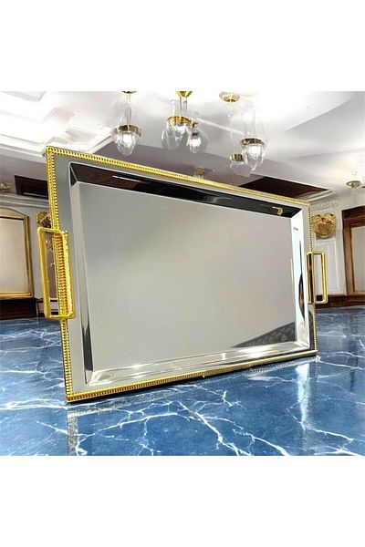 aljahwari Mutant presentation of a large two-tone glossy single
