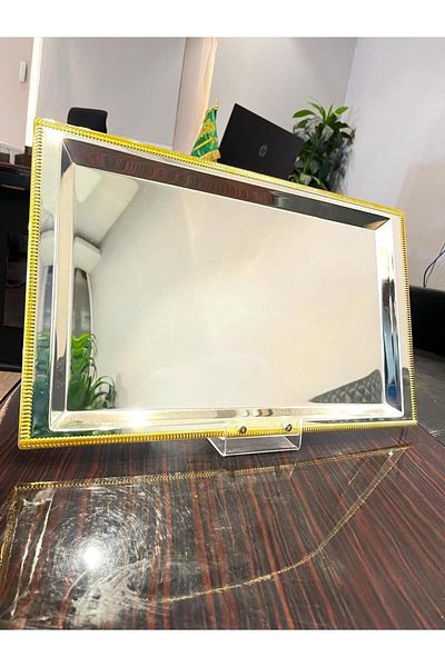 aljahwari Mutant presentation of a large two-tone glossy single