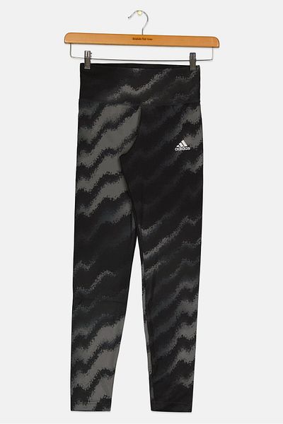 adidas جوارب ضيقة للبنات للأنشطة الخارجية بشعار العلامة التجارية، متعددة الألوان
