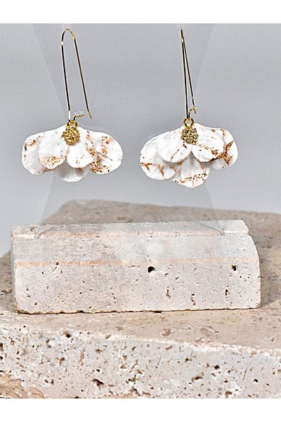 NARRU NARRU handmade earrings, flower-shaped, white and gold, Milena 05