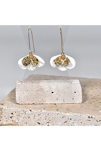 NARRU NARRU handmade earrings, flower-shaped, white and gold petals, Milena 21