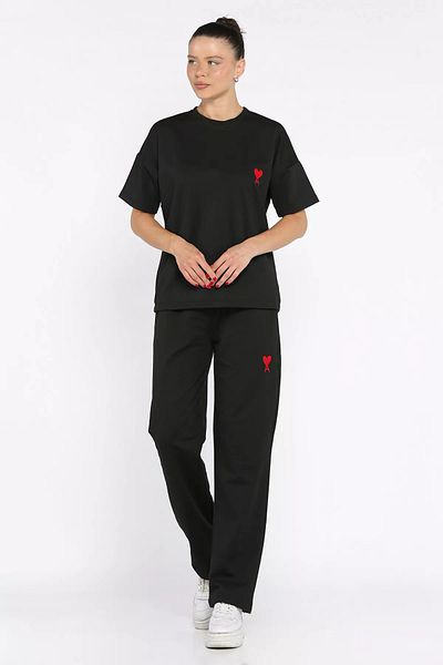GÜLSELİ Black Women's Heart Embroidered Crew Neck T-Shirt Pants Two-Piece Set