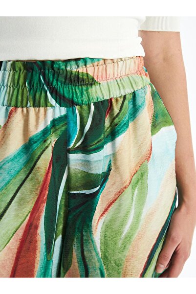 LC Waikiki Patterned Women's Shorts with Elastic Waist (S4)