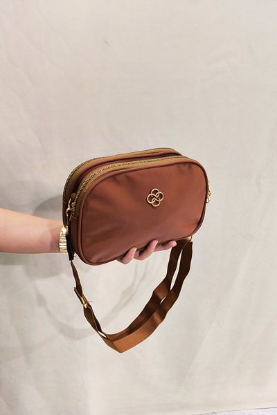Weynes Women's Tan Daily Two-Eye Shoulder Bag Wsb5008