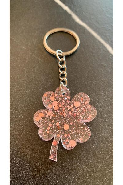 MISS GOLDEN Transparent Epoxy Pink Glitter Decorated Clover Shape Keychain with Silver Accessories Handmade Gift
