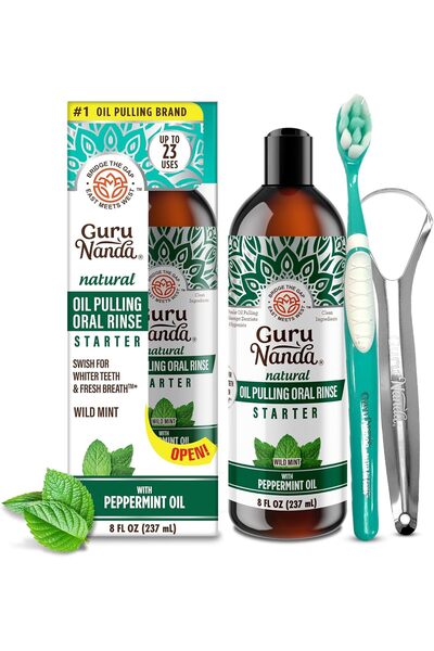 GuruNanda سحب الزيت (8 أونصة سائلة) جوز الهند والنعناع مع مكشطة اللسان - فم ط...