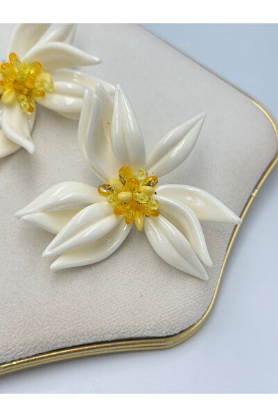 MyladyAccessoriess Yellow Bead Detailed Flower Earrings