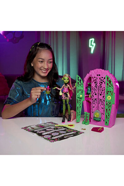 MONSTER HIGH GRADINA DE LA MIEZUL NOPTII PAPUSA VENUS MCFLYTRAP