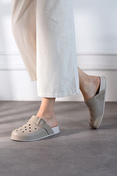 Friend & Trend Papuci de damă Summer Sabo cu talpă plată cu cataramă FT9090