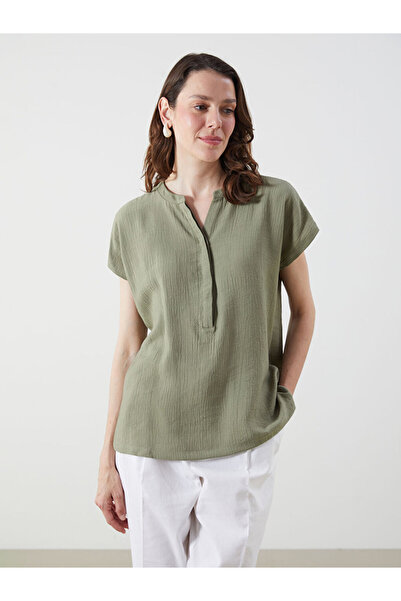 LC Waikiki بلوزة ذات ياقة مطوية وملمس مميز باللون الكاكي