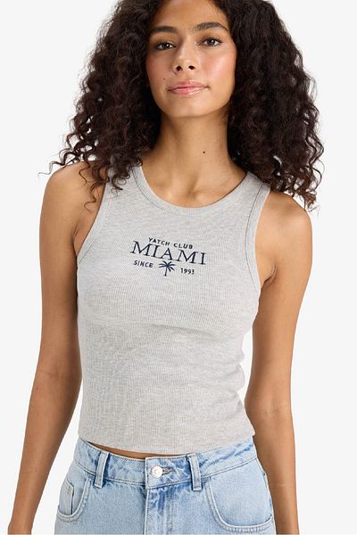 DeFacto Slim Fit Slim Fit Slogan Μπλουζάκι με στάμπα με γιακά με καμιζόλα F6240AX25HS
