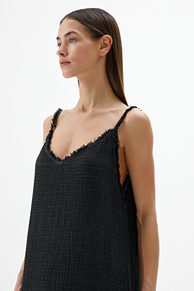 İKİKIZ فستان بحزام من الحبل الأسود المجعد