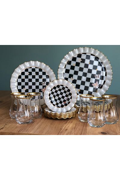 B&M Checkered Patterned Curved 24 Piece Breakfast Set