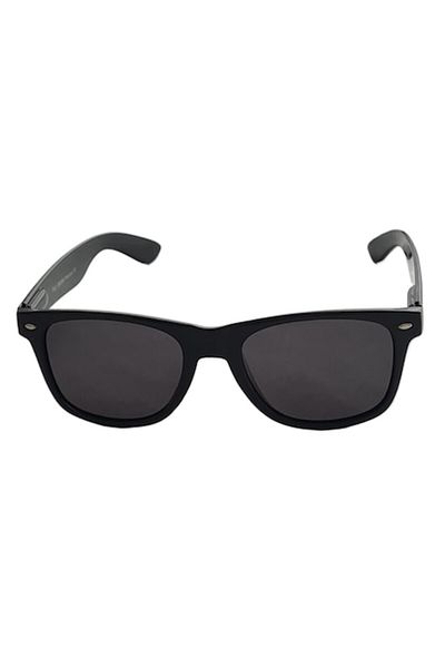 Globalport Retail Unisex Wayfarer sunglasses, polarized UV400, glossy black plastic frame, smoked lenses
