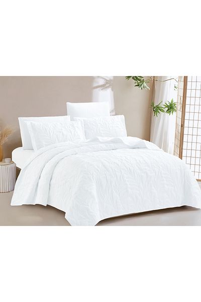 Beroea Home Add a touch of timeless beauty to your bedroom with our Floral Bedspread Set
