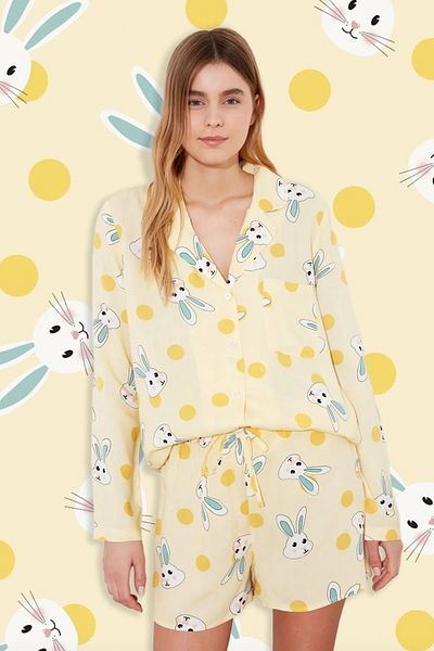 Trendyol Collection Žlutý králičí vzor viskózová košile-šortky Tkané pyžamo THMSS21PT0302