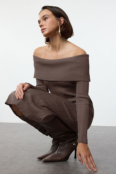 Trendyol Collection Βιζόν ίσιο Midi Basic Πλεκτό Φόρεμα Carmen γιακά TWOAW25EL00033