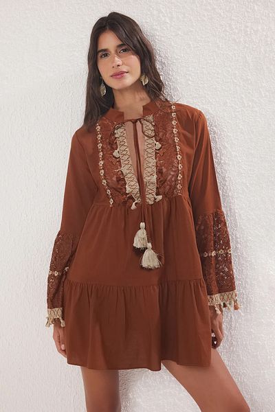 Trendyol Collection Dunkelbraunes, gewebtes Mini-Strandkleid aus 100 % Baumwolle mit Spitze TBESS20EL0862