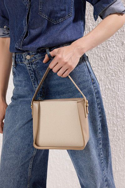 TRENDYOL SHOES Ecru Canvas Farbblock Damen Mini Tote Umhängetasche TAKSS25OC00079
