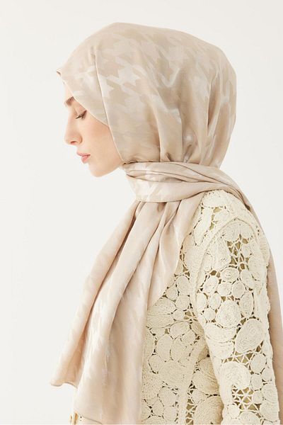 MİRSOY SCARF Блестящ жакардов шал с шарка тип „пепеляшка лапа“ - Млечно кафе