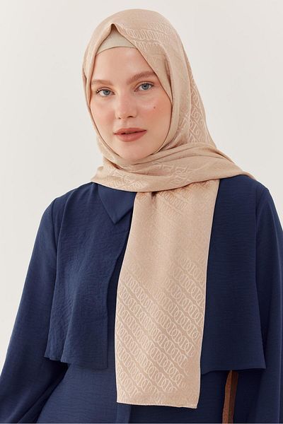MİRSOY SCARF Блестящ жакардов шал с шарка - Млечно кафе