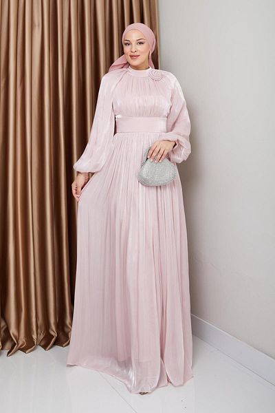 Olcay Blumendetailliertes, plissiertes Yoryo-Seiden-Abendkleid mit Hijab PUDRA 1240