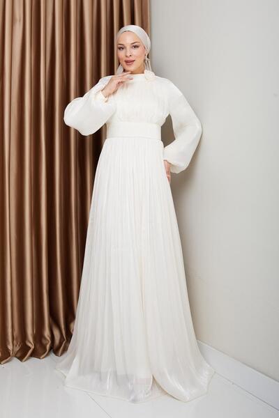 Olcay Blumendetailliertes, plissiertes Hijab-Abendkleid aus Yoryo-Seide ECRU 1240