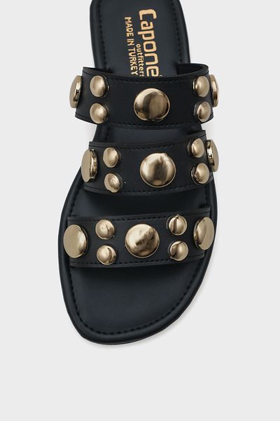 Capone Outfitters Γυναικείες παντόφλες Kate Banded Metal Accessories με ίσιο τακούνι και στρογγυλή μύτη