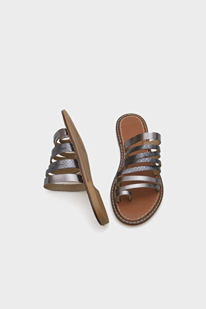 Capone Outfitters Γυναικείες δερμάτινες παντόφλες Lyssa με λεπτομέρεια αντίχειρα