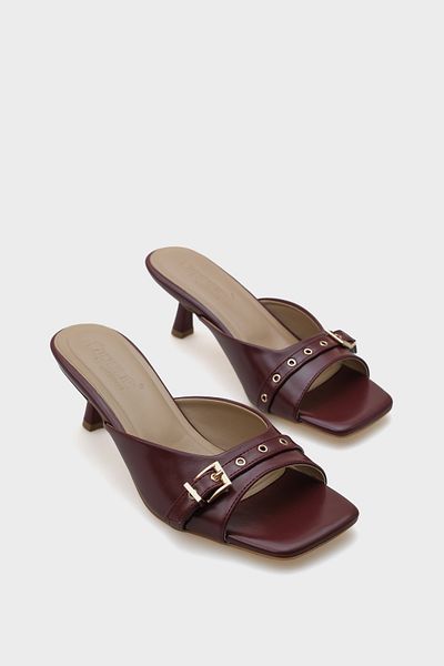 Capone Outfitters Γυναικείες παντόφλες Millie Blunt Toe με μεταλλική αγκράφα με μεσαίο τακούνι