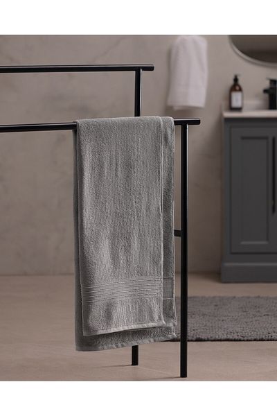 Madame Coco Gestreiftes Dobby-Badetuch – Hotelkollektion