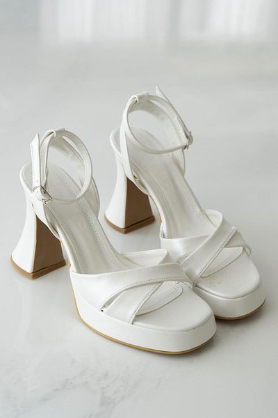 sovrana Cross Strap Thick Platform Heeled Shoes Mother of Pearl