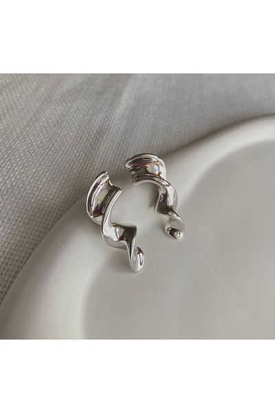 DEMOKAN Tiny Curved Women's Earrings