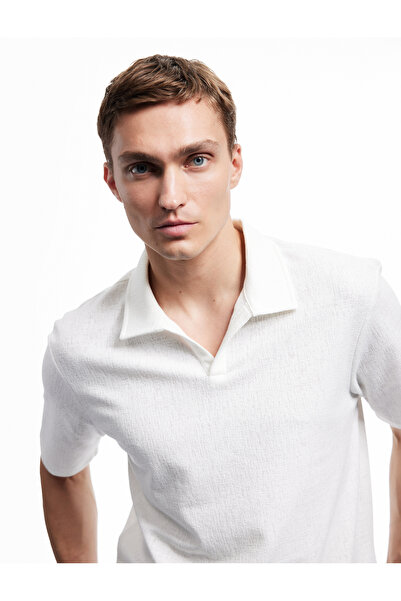 Koton Baumwoll-T-Shirt mit normaler Passform, V-Polokragen und kurzen Ärmeln