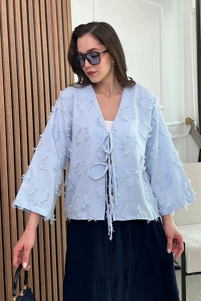Le Savu SHILSEE KIMONO CU DETALII CU CIUCURI ALBASTRU BEBE