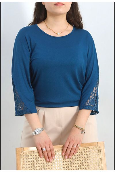 Tunicom Blouse with Lace Details in Plus Size for the Holiday